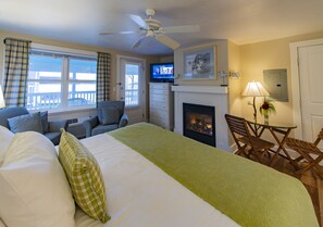Premium bedding, iron/ironing board, free WiFi, bed sheets - Edgewater Resort (Ephraim)