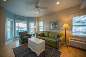 Premium Suite, 1 King Bed, Fireplace | Premium bedding, iron/ironing board, free WiFi, bed sheets - Edgewater Resort (Ephraim)