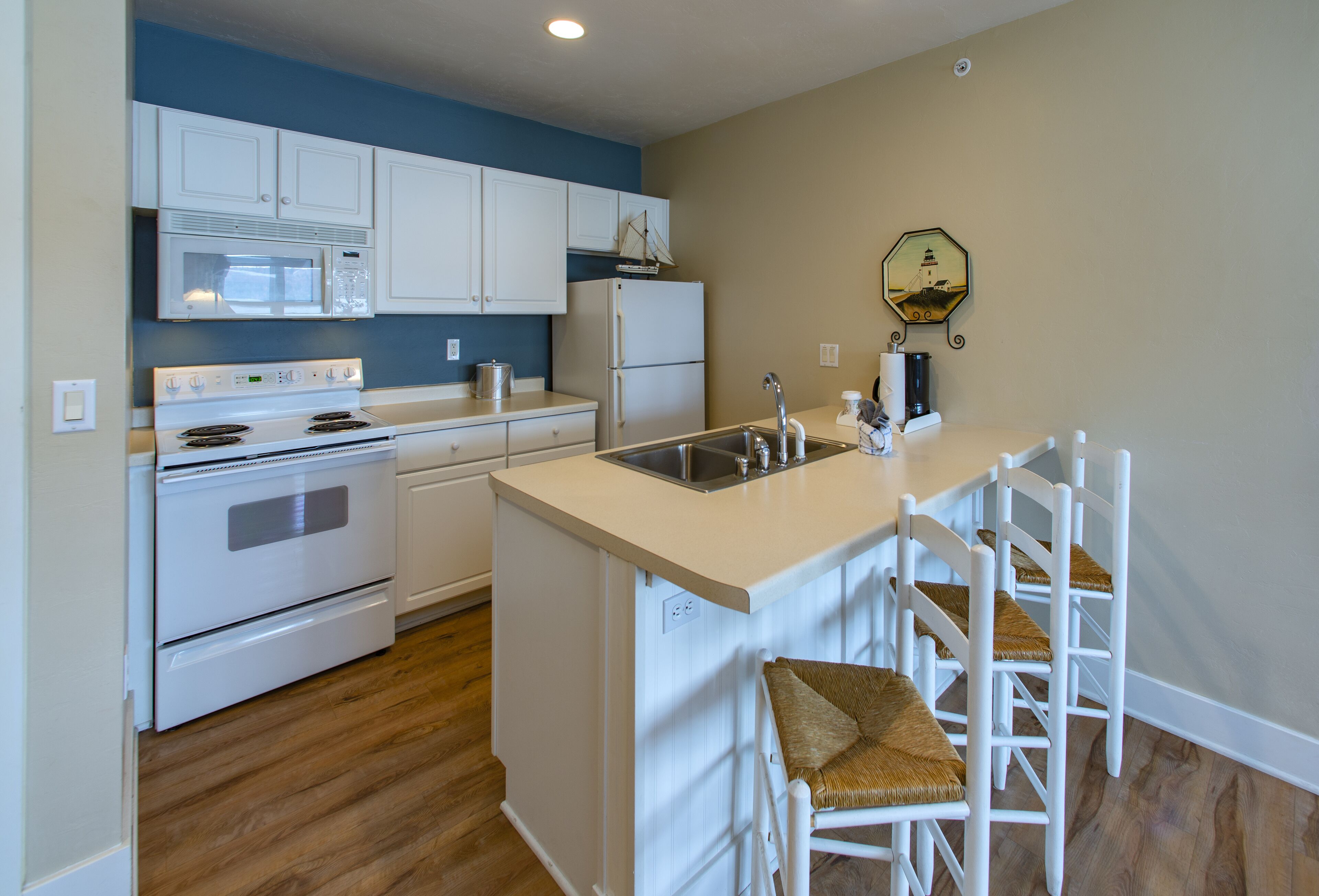 premium condo, 1 king bed with sofa bed, fireplace | private kitchen | microwave, coffee/tea maker, toaster, cookware/dishes/utensils