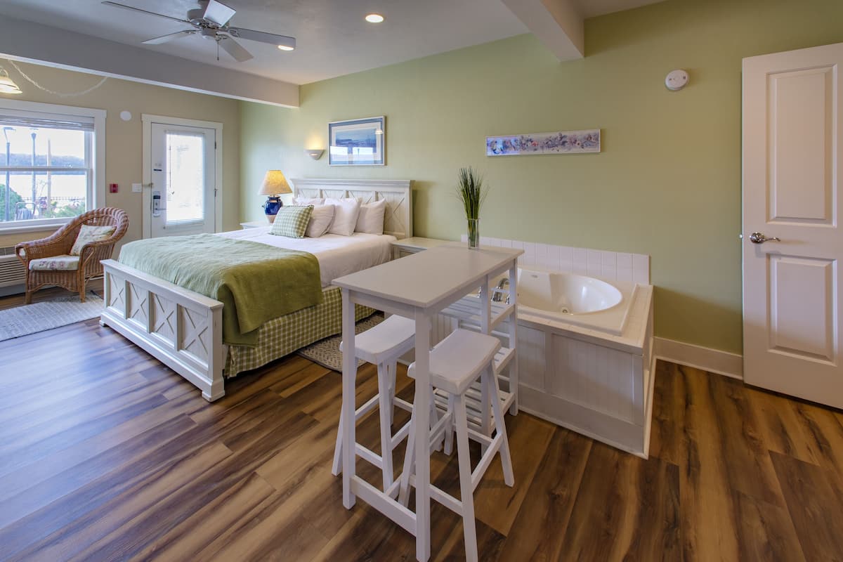 1 bedroom, premium bedding, iron/ironing board, free WiFi