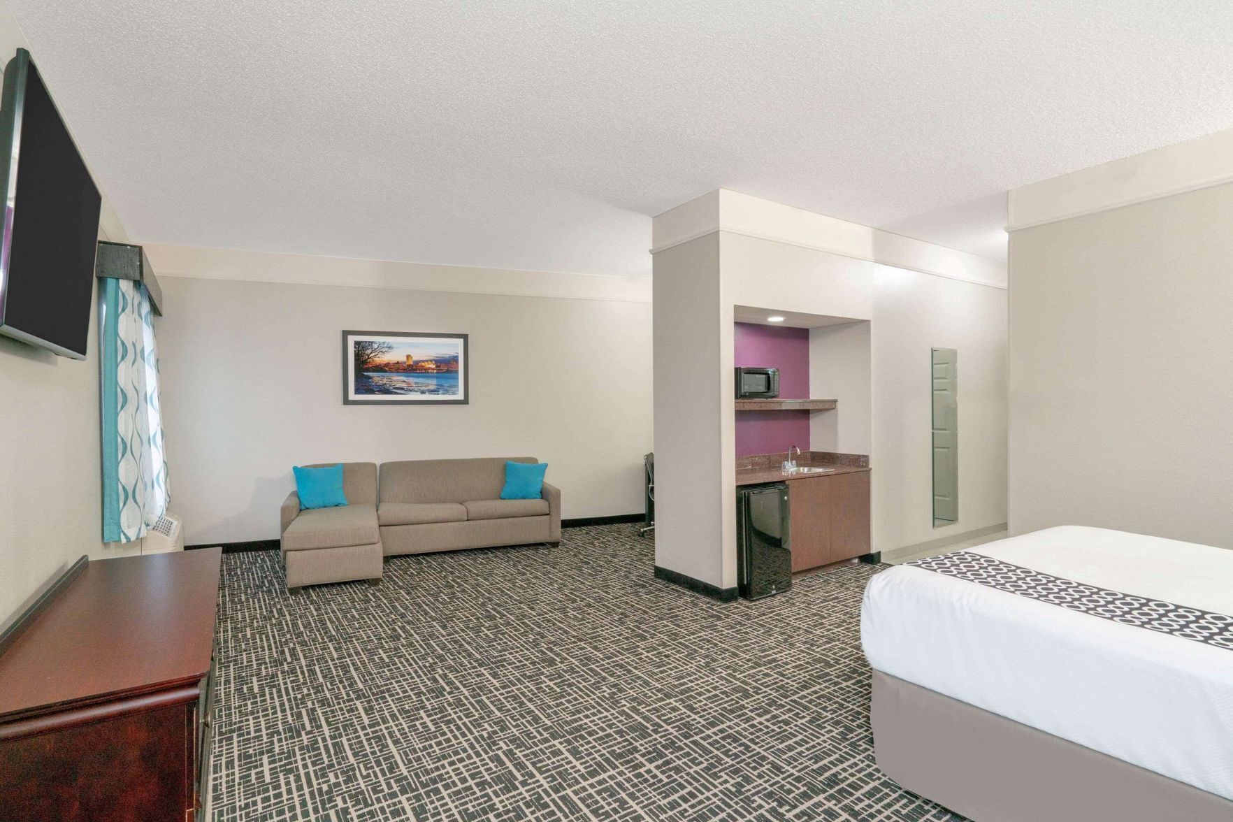 Premium bedding, pillowtop beds, desk, laptop workspace
