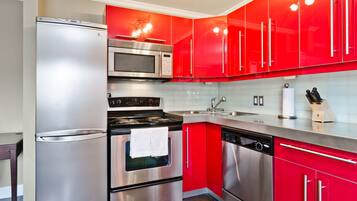 City Suite, 1 Bedroom | Private kitchen | Full-size fridge, microwave, stovetop, dishwasher