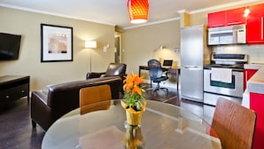 Suite urbana, 1 habitación | Área de sala de estar