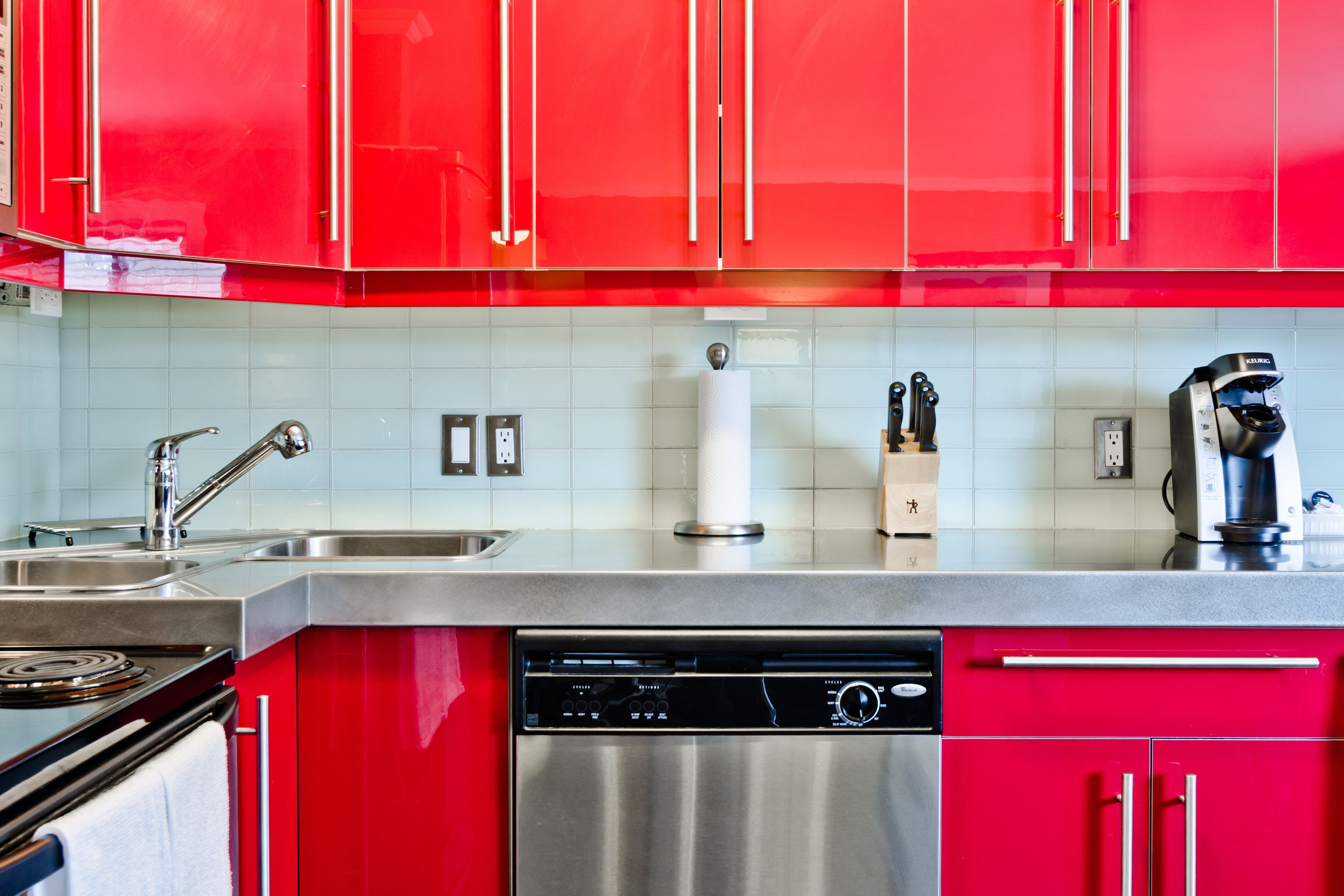 Suite urbana, 1 habitación | Cocina privada | Refrigerador con congelador, microondas y parrilla de estufa 