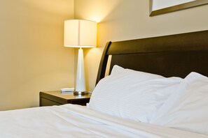 City Suite, 1 Bedroom | Premium bedding, desk, free WiFi - O Stays Ovation (Calgary)