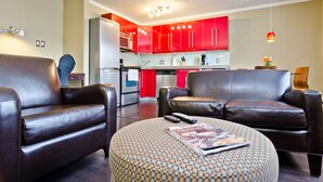 Suite urbana, 1 habitación | Área de sala de estar