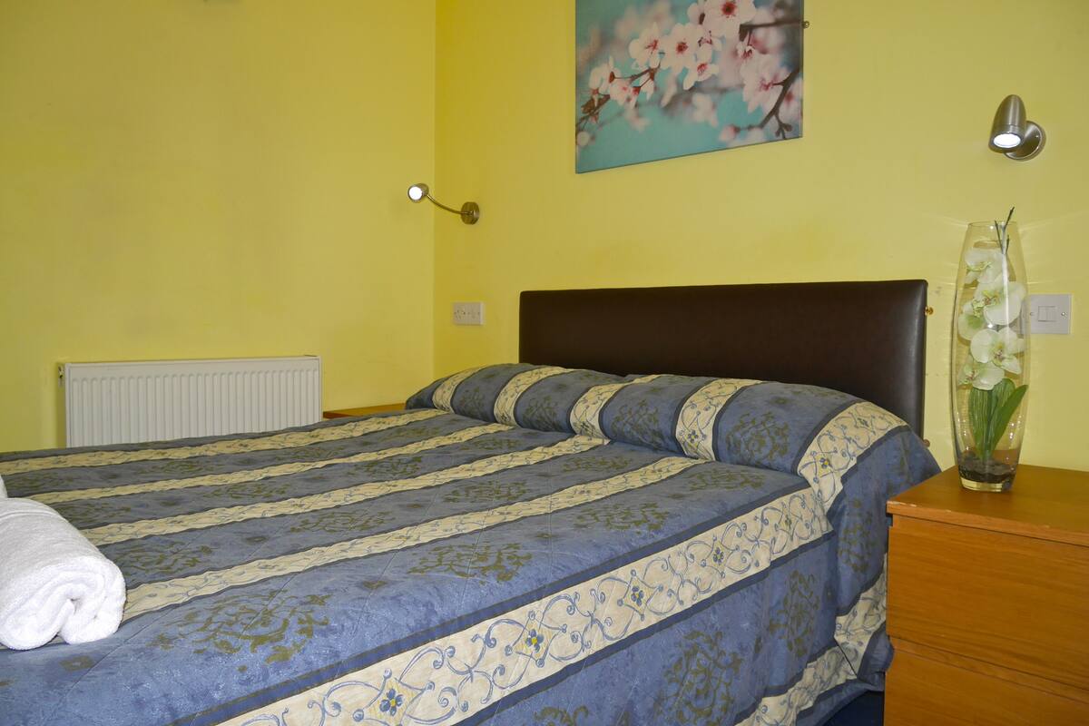 Iron/ironing board (on request), WiFi (free)