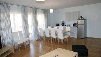 Deluxe Apartment, 4 Bedrooms, Sauna (Villardi 30a) | Living area