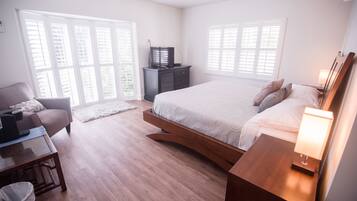 Suite, 1 King Bed | Individually decorated, individually furnished, laptop workspace