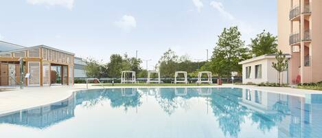 4 indoor pools, 2 outdoor pools, pool cabanas (surcharge)