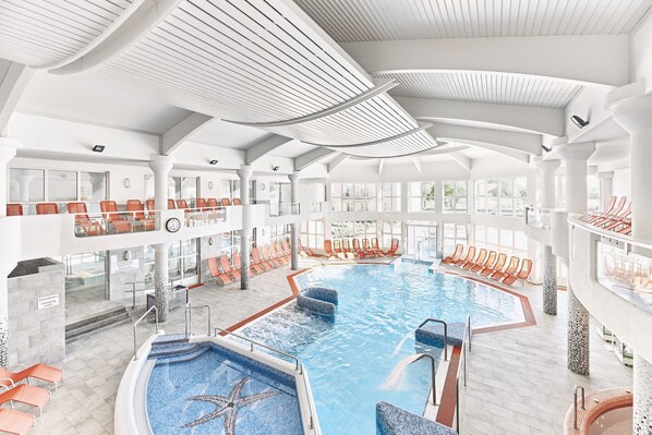 4 piscinas techadas, 2 piscinas al aire libre