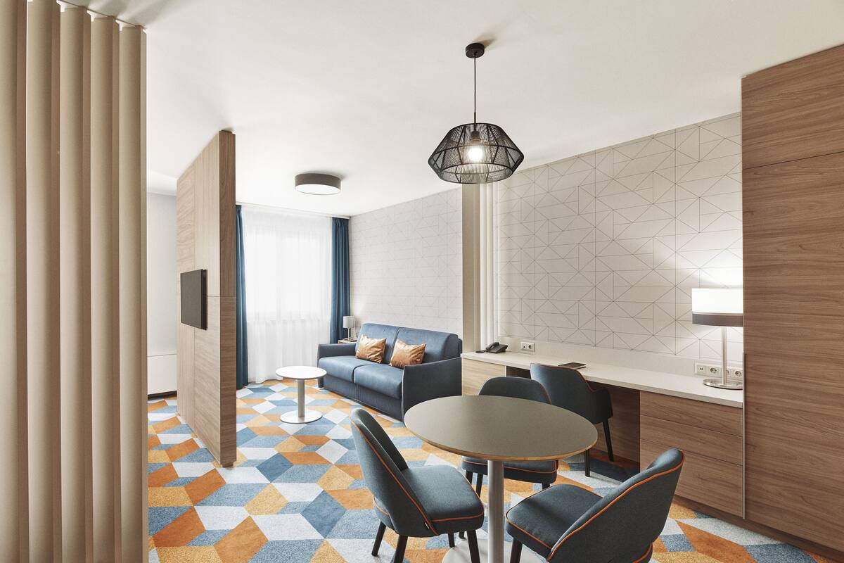 1 bedroom, in-room safe, desk, blackout curtains