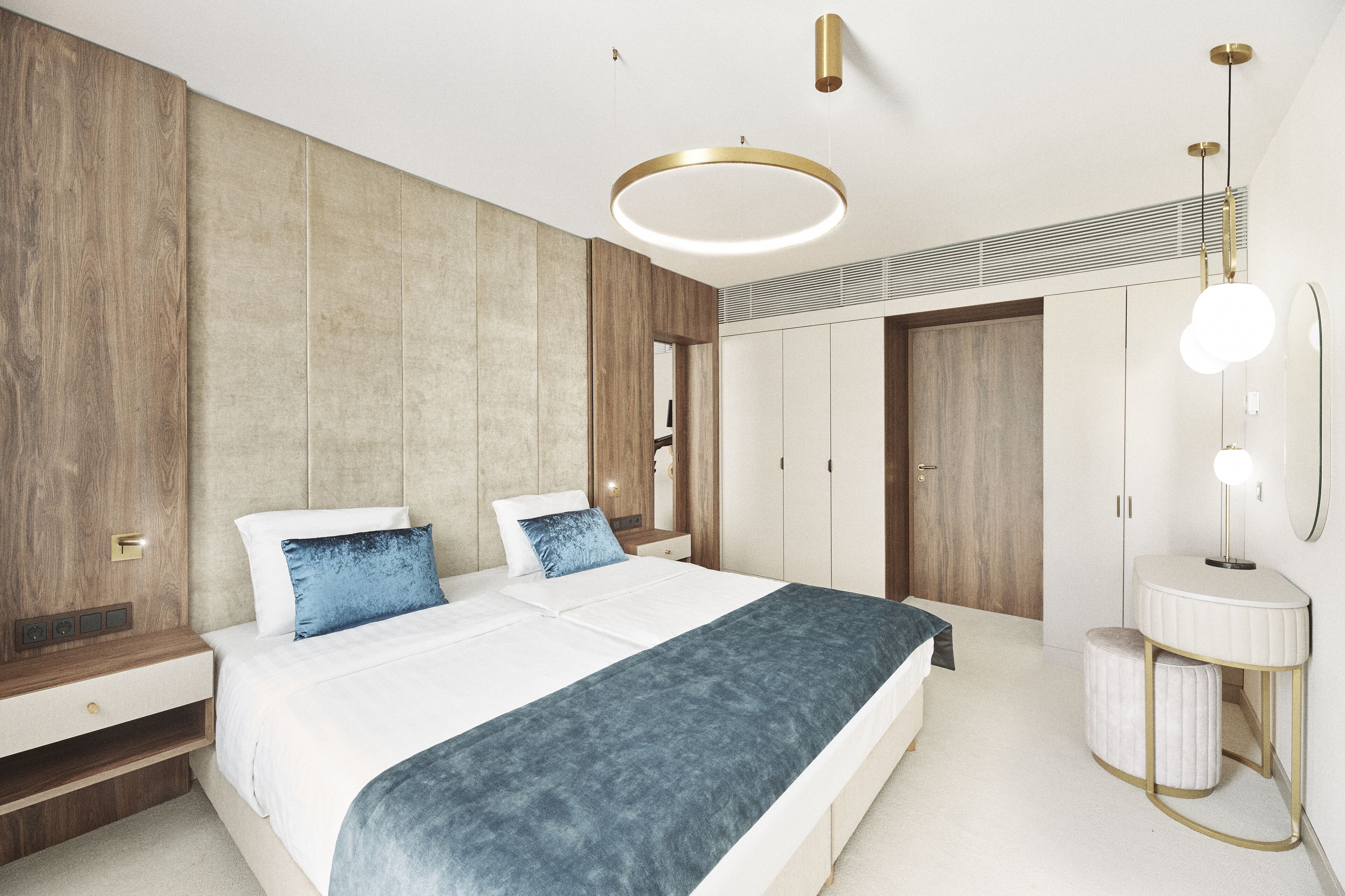 Exclusieve suite | Een kluis op de kamer, een bureau, verduisterende gordijnen, gratis wifi