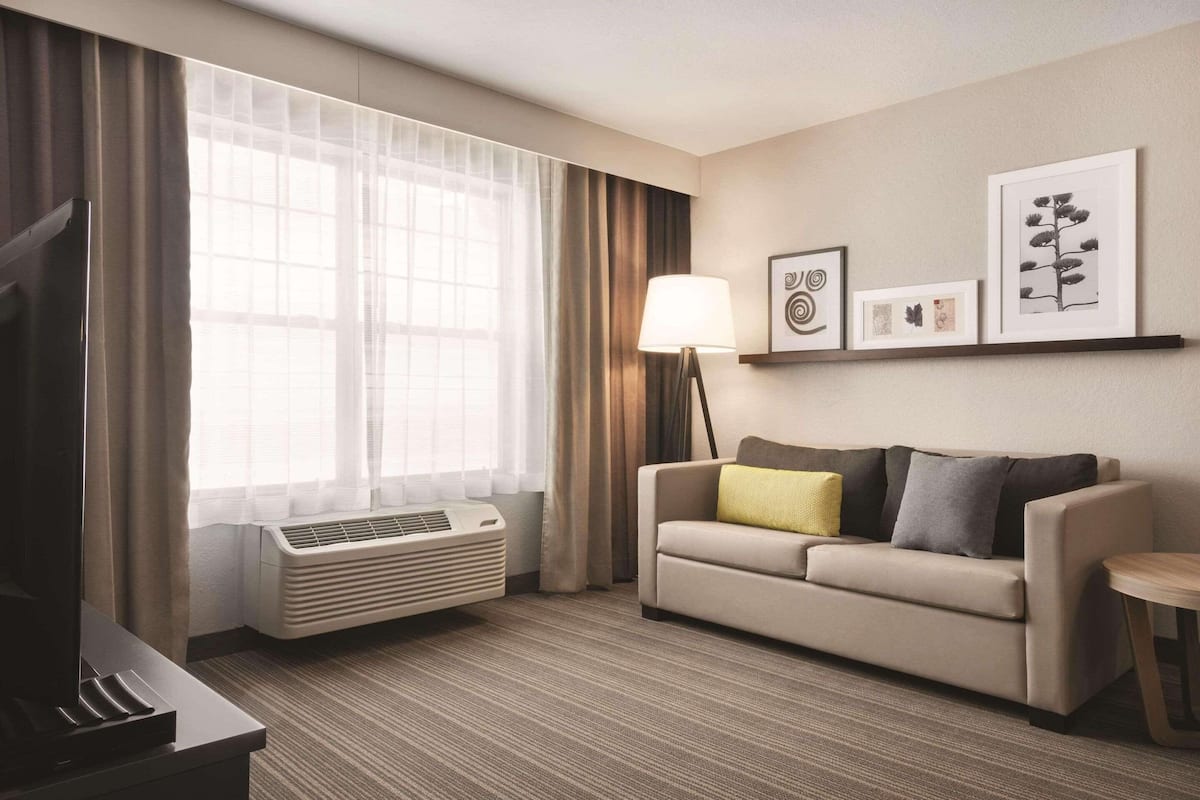 1 bedroom, in-room safe, blackout curtains, soundproofing