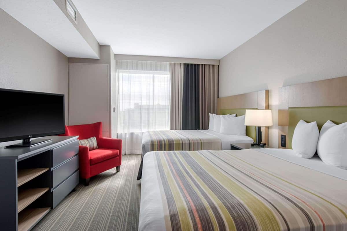 1 bedroom, in-room safe, blackout curtains, soundproofing
