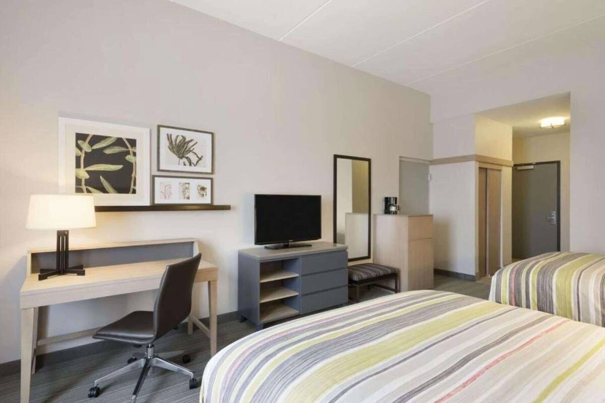 In-room safe, blackout drapes, soundproofing