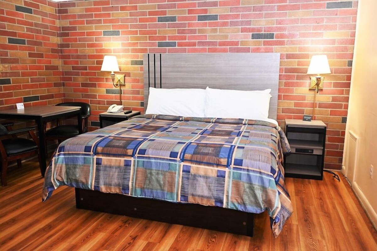 Egyptian cotton sheets, premium bedding, down comforters, pillowtop beds