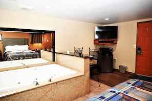 Chambre, 1 grand lit, baignoire à jets | Baignoire à jets