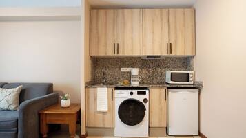 Microwave, electric kettle, toaster, cookware/dishes/utensils