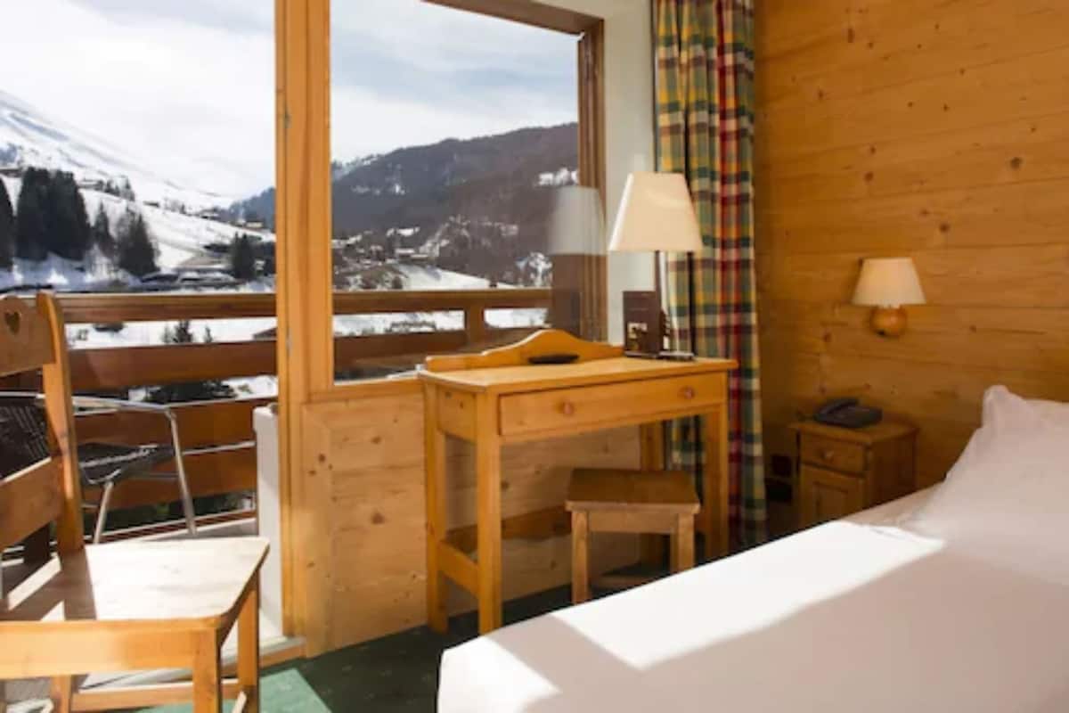 Double or Twin Room, Balcony, Mountain View | Free WiFi, bed sheets