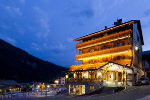 Vista frontal de la propiedad