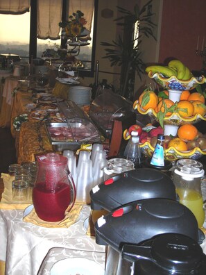 Petit déjeuner buffet servi tous les jours en supplément