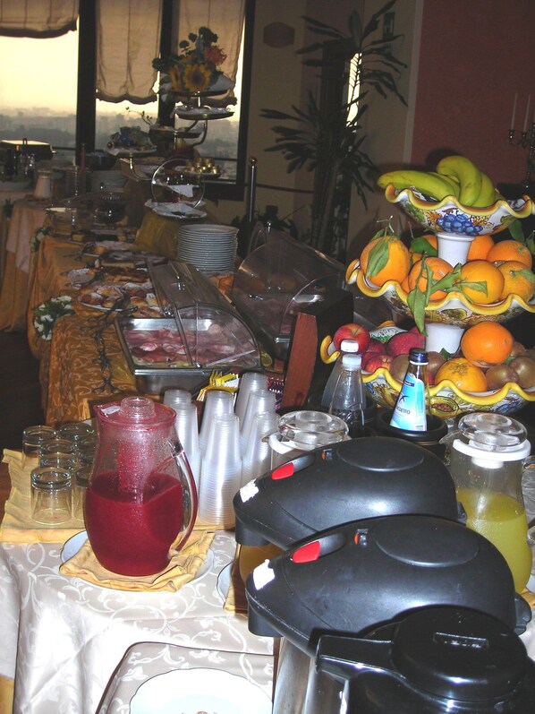 Daily buffet breakfast for a fee