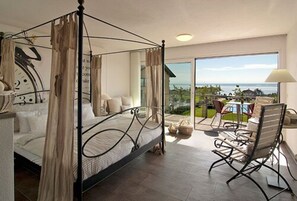 In-room safe, individually decorated, individually furnished, desk - Burgunderhof Hotel - Adults Only (Hagnau)