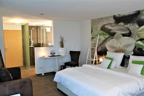 Superior tweepersoonskamer | Een kluis op de kamer, individueel gedecoreerd, individueel gemeubileerd