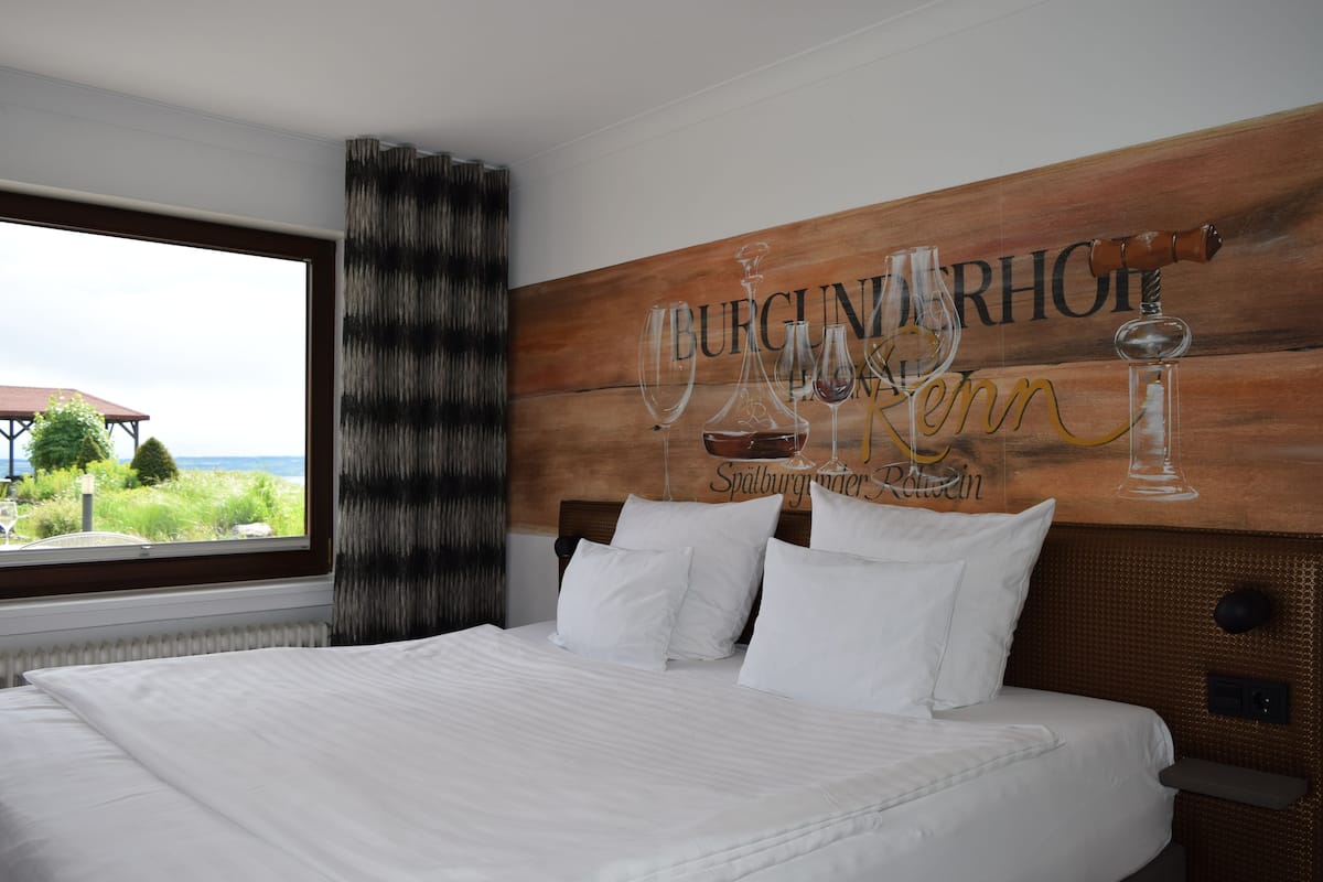 Double Room | In-room safe, individually decorated, individually furnished, desk