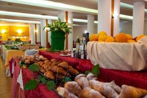 Free daily buffet breakfast
