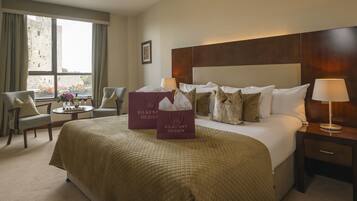 Hypo-allergenic bedding, in-room safe, desk, laptop workspace