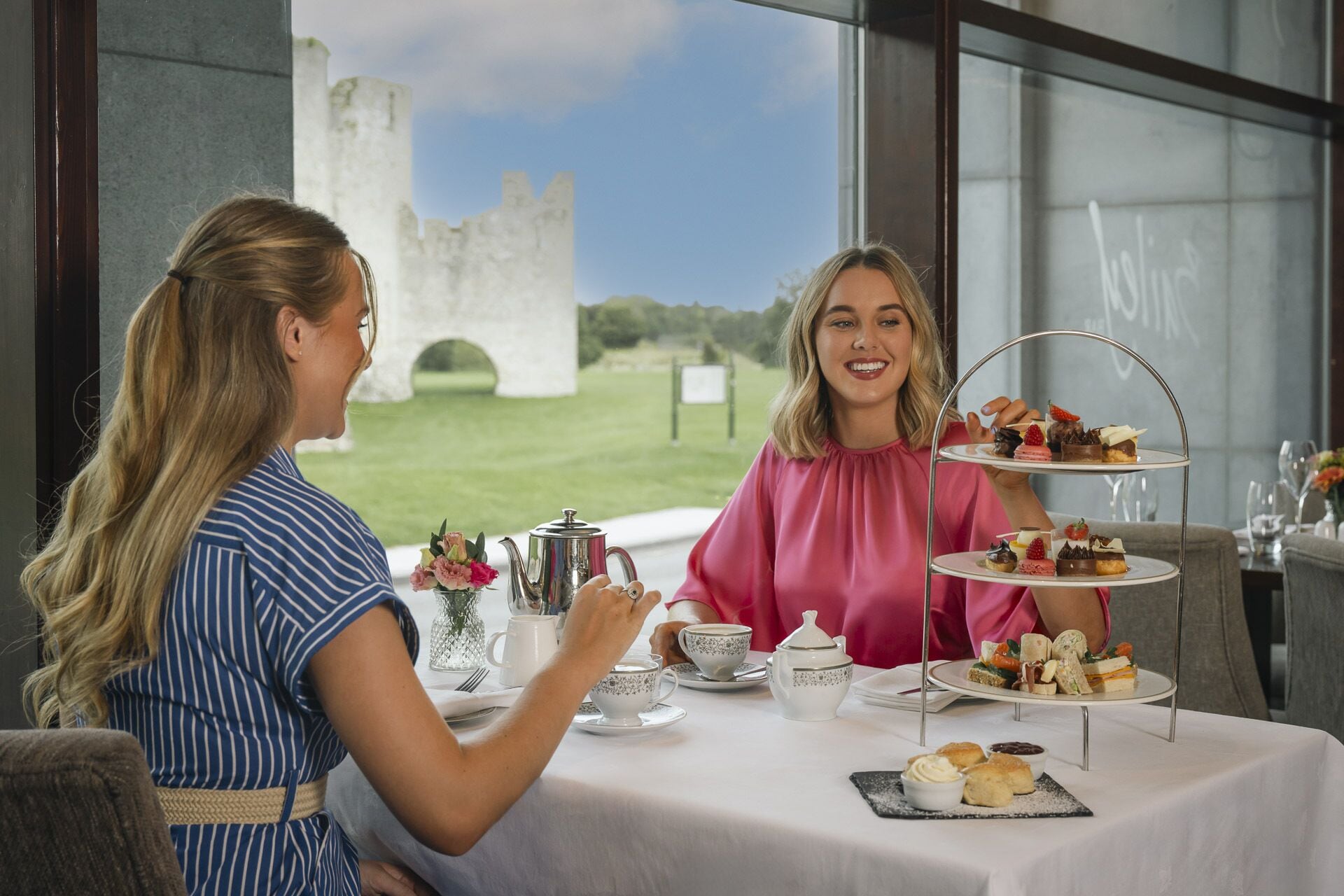 供应早餐和晚餐