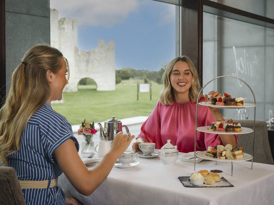 Breakfast and dinner served