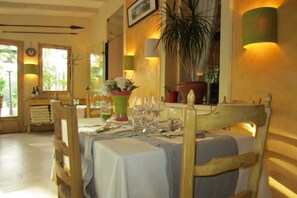Restaurant - Villa Glanum (St.-Rémy-de-Provence)
