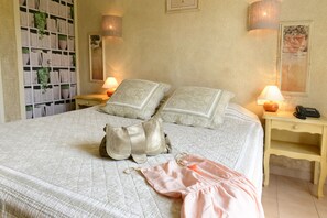 Double Room, 1 Queen Bed, Terrace | Minibar, in-room safe, desk, free WiFi - Villa Glanum (St.-Rémy-de-Provence)