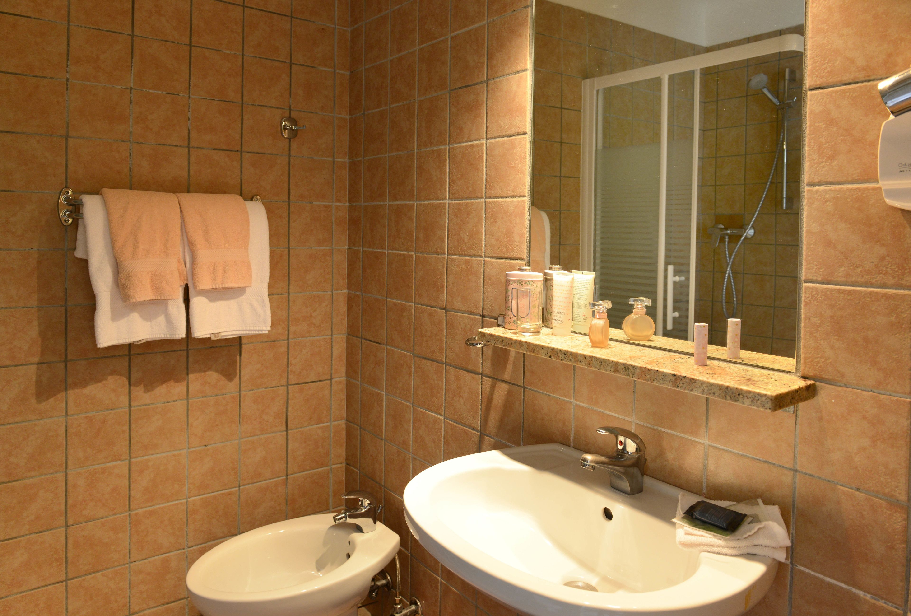 standard villa, 1 double or 2 single beds | bathroom | combined shower/bathtub, hair dryer, towels