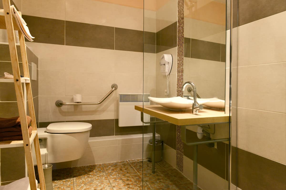 standard villa, 1 double or 2 single beds | bathroom | combined shower/bathtub, hair dryer, towels