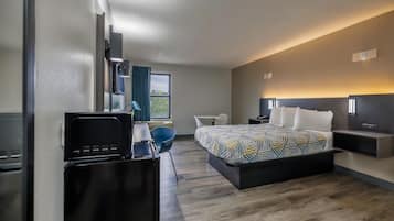 Deluxe Room, 1 Queen Bed, Non Smoking, Refrigerator & Microwave | Free WiFi, bed sheets