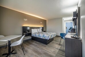 Deluxe Room, 1 Queen Bed, Non Smoking, Refrigerator & Microwave | Free WiFi, bed sheets - Motel 6 Franklin, OH (Franklin)