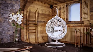 Turkish bath/hammam, sports massages, reflexology, massages