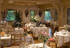 Breakfast, lunch and dinner served  - Neige et Roc, The Originals Relais (Samoëns)