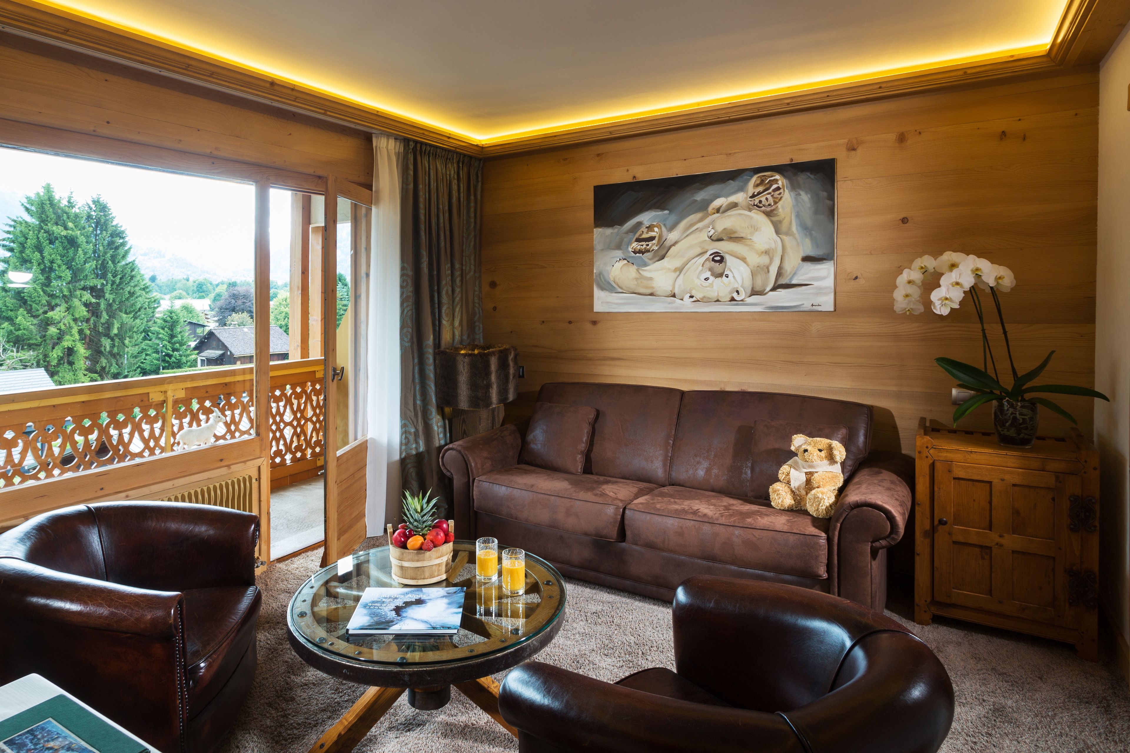 suite | in-room safe, desk, soundproofing, free wifi