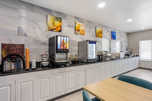 Free daily buffet breakfast - Comfort Inn & Suites Harrisburg-Hershey North (Harrisburg)