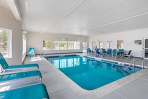 Indoor pool - Comfort Inn & Suites Harrisburg-Hershey North (Harrisburg)