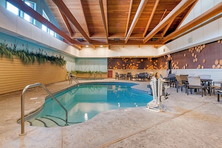 Indoor pool. Best Western Premier The Lodge on Lake Detroit