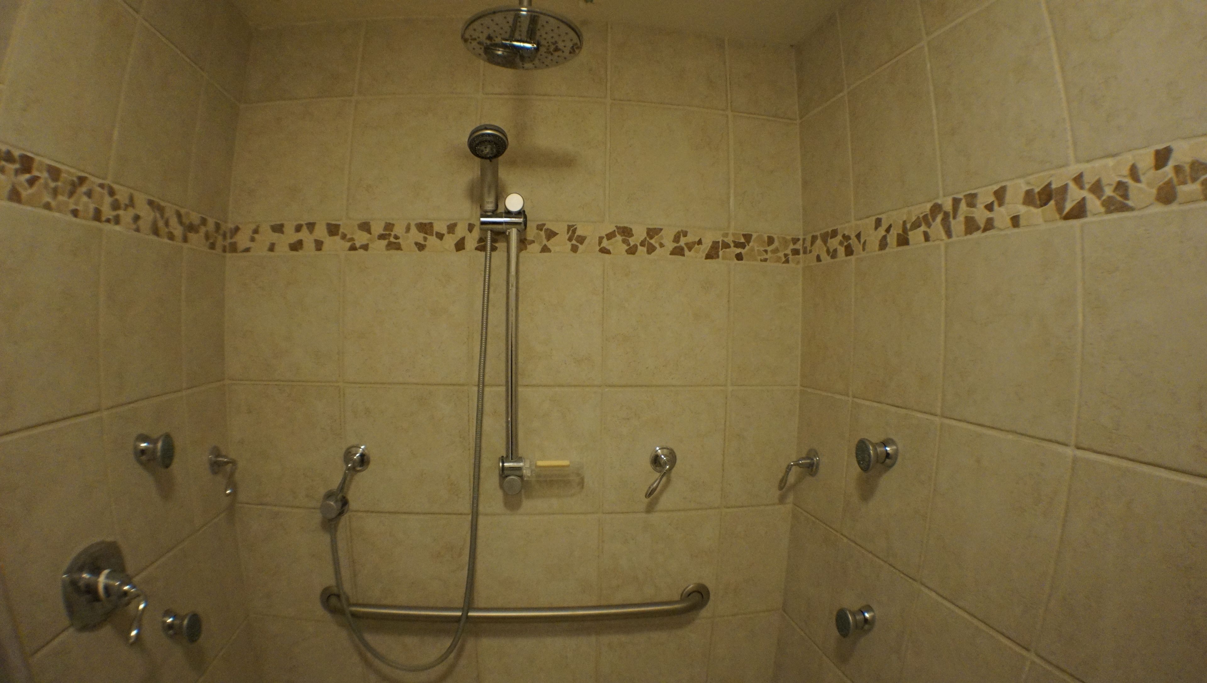 executive suite, 1 king bed, river view | soundproofing, iron/ironing board, free wifi, bed sheets