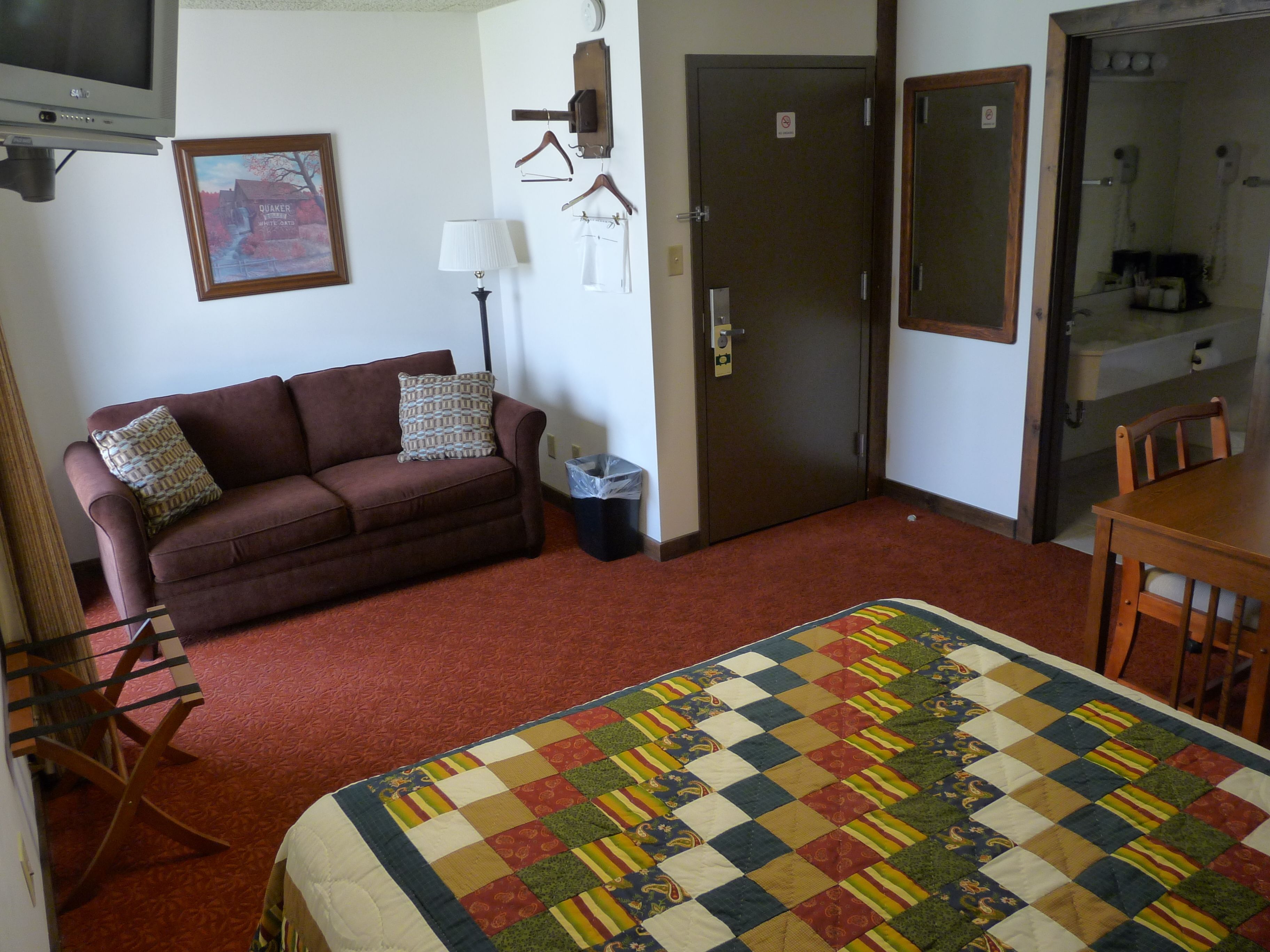 standard room, 1 queen bed | soundproofing, iron/ironing board, free wifi, bed sheets