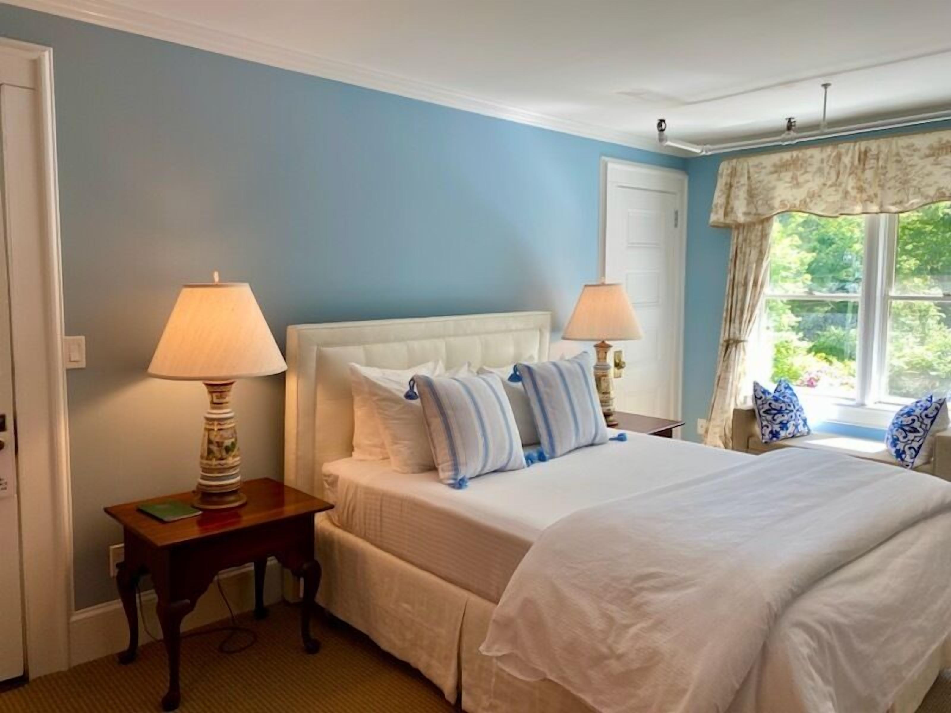 Deluxe Double Room, 1 Bedroom, Non Smoking (Room 104) | Blackout drapes, iron/ironing board, free WiFi, bed sheets