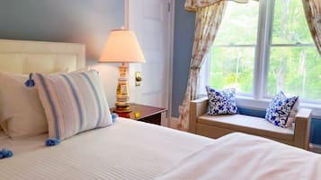 1 bedroom, blackout drapes, iron/ironing board, free WiFi